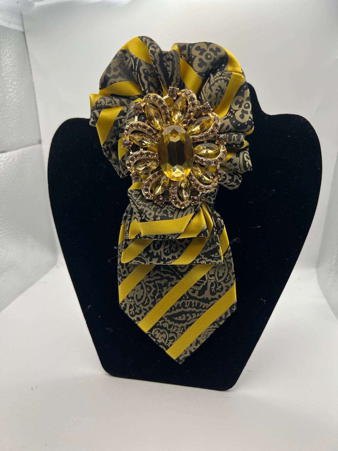 The Sovereign Gold & Onyx Striped Ascot