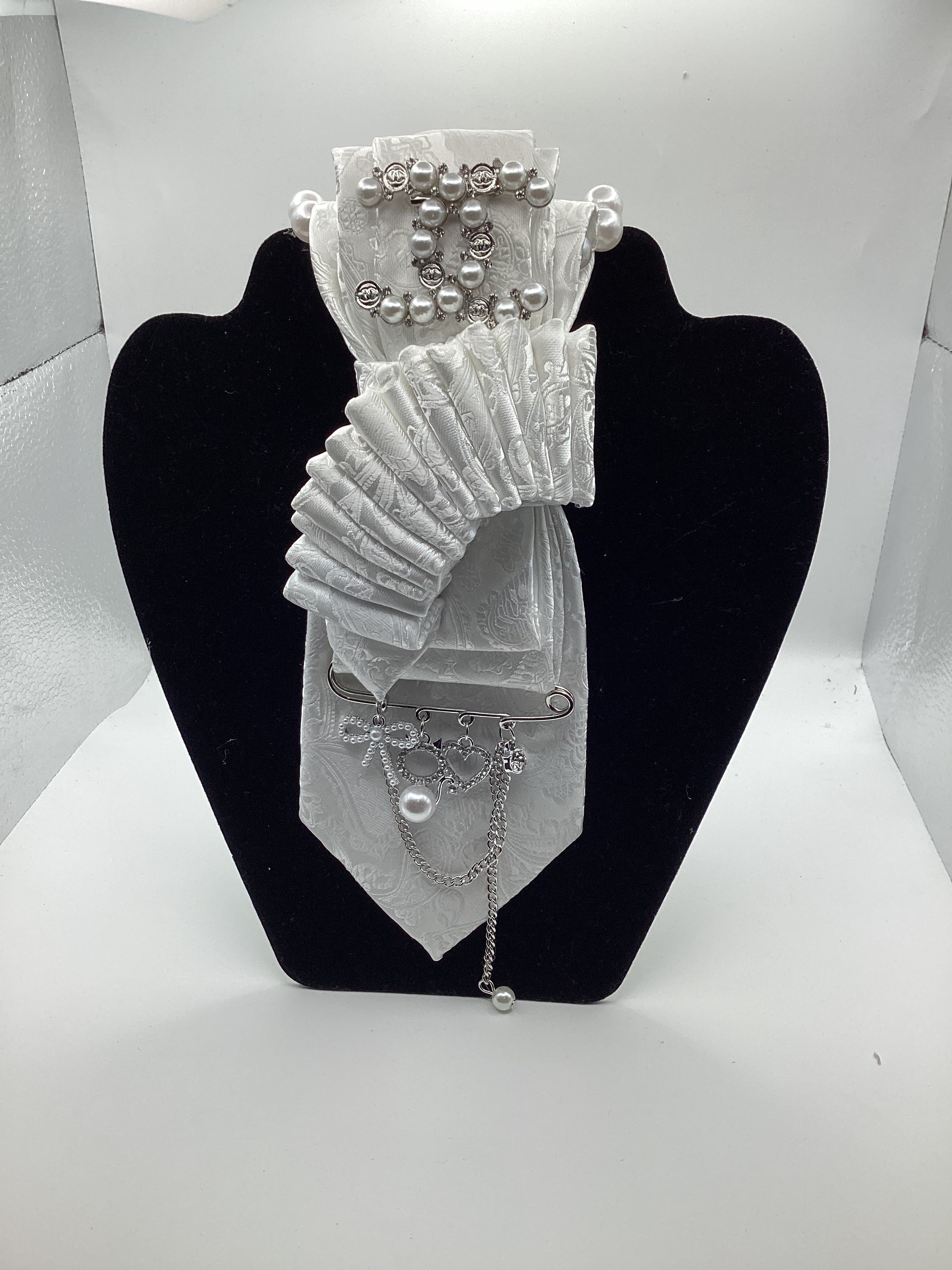 Majestic Pearl & White Tie