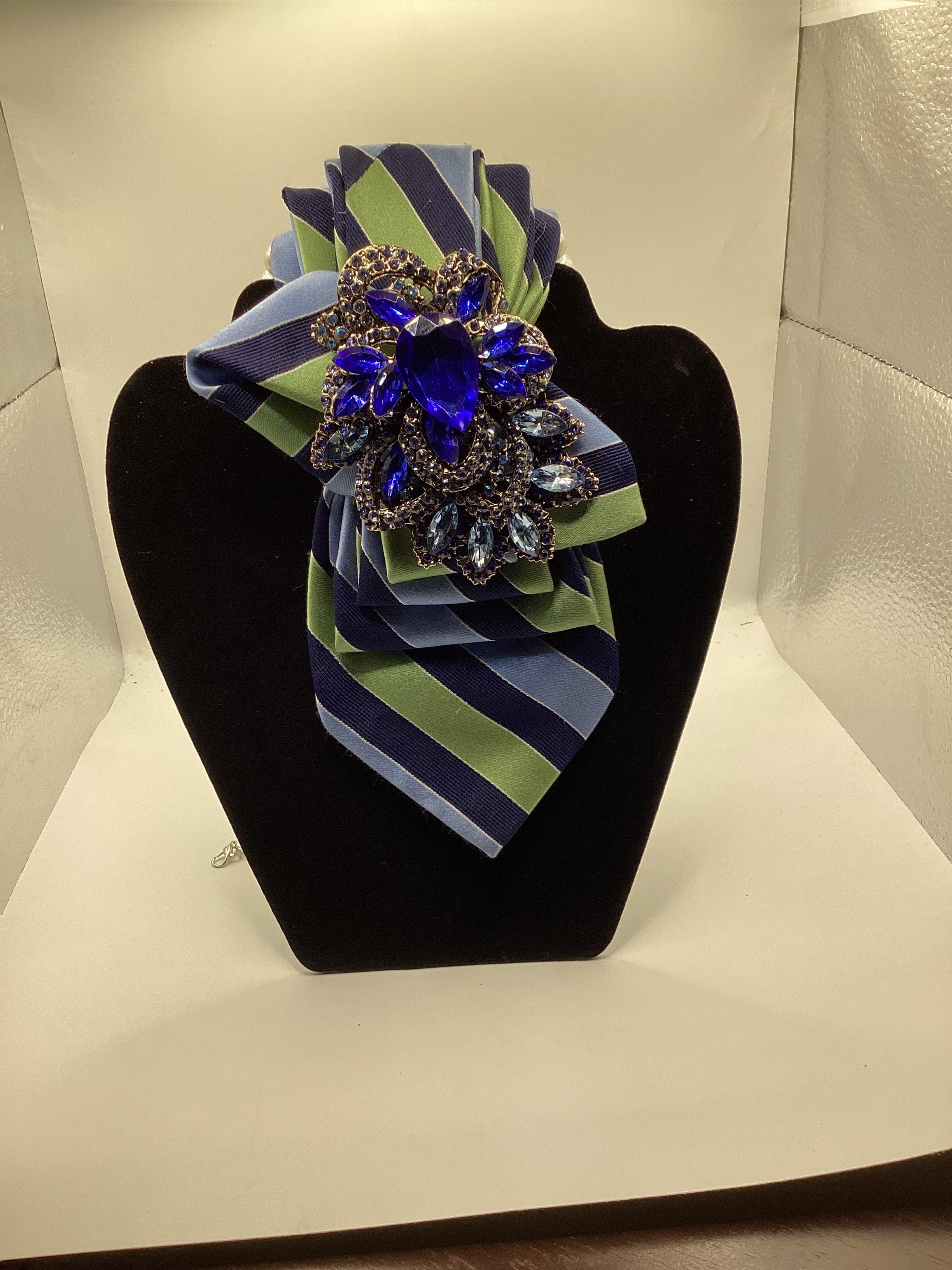 Caribbean Crown Statement Tie