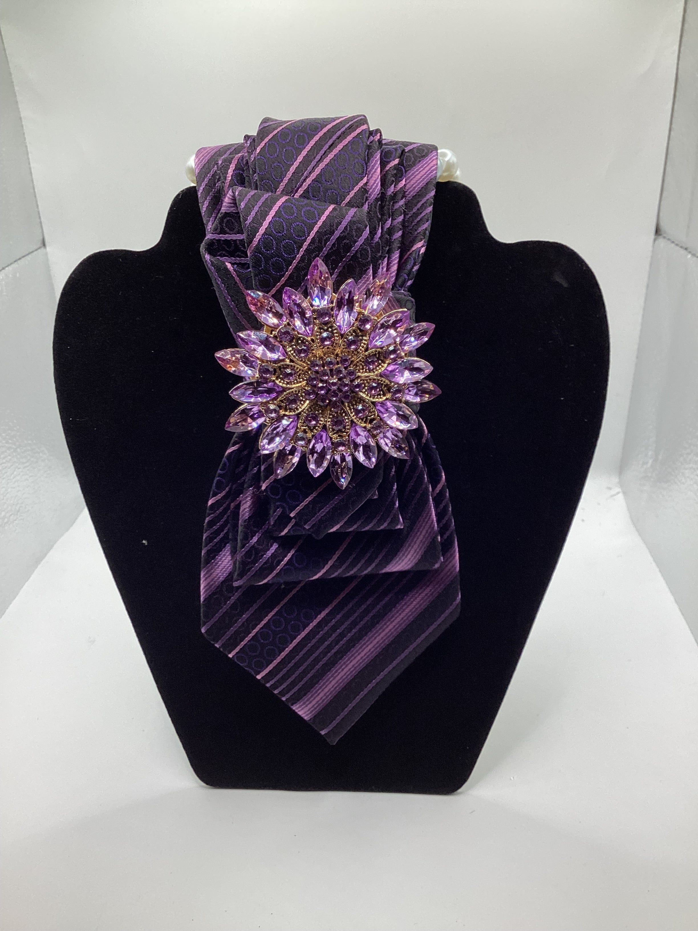 Kings & Queens Violet Tie