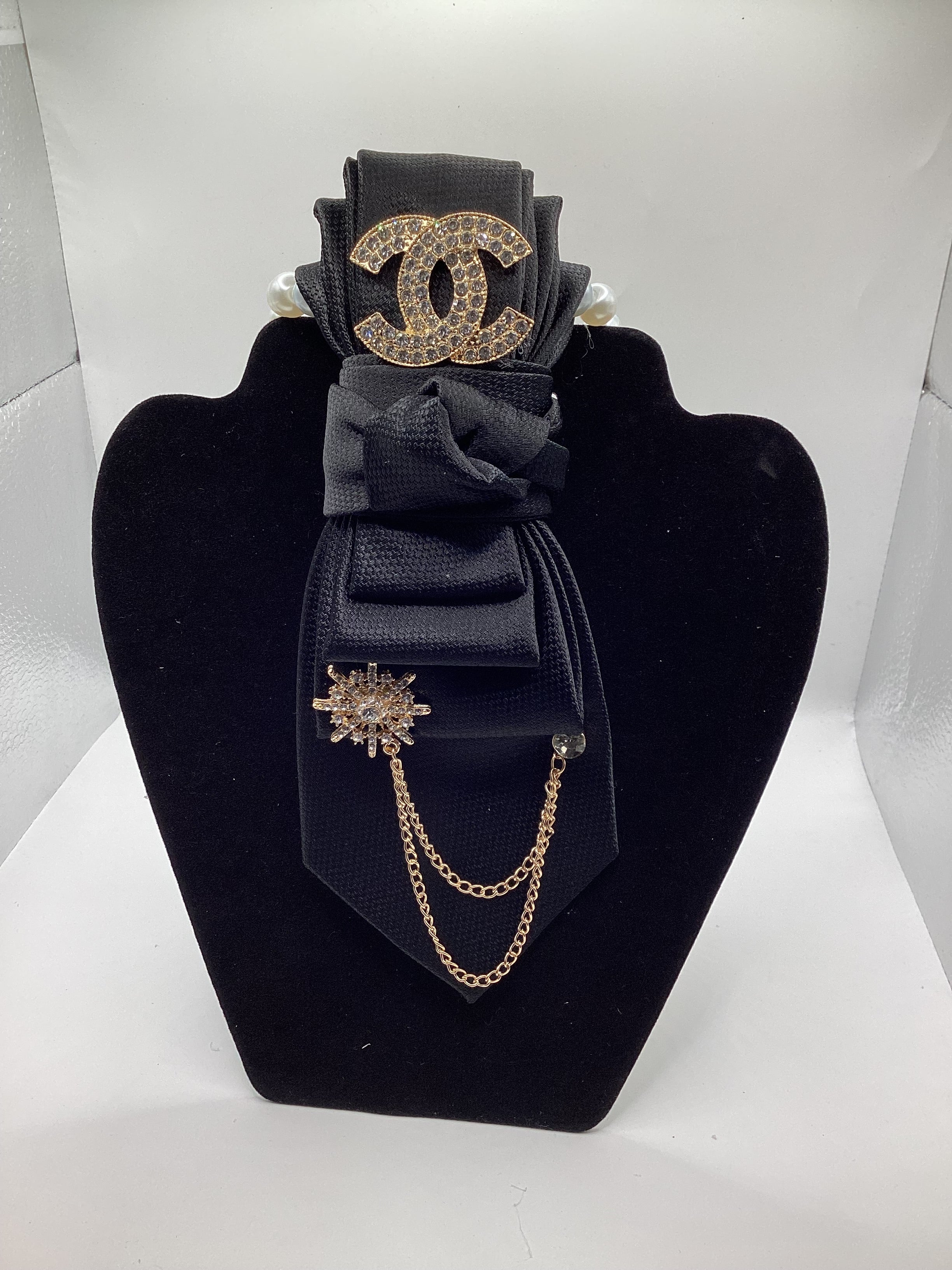 Onyx Elite Brooch Tie