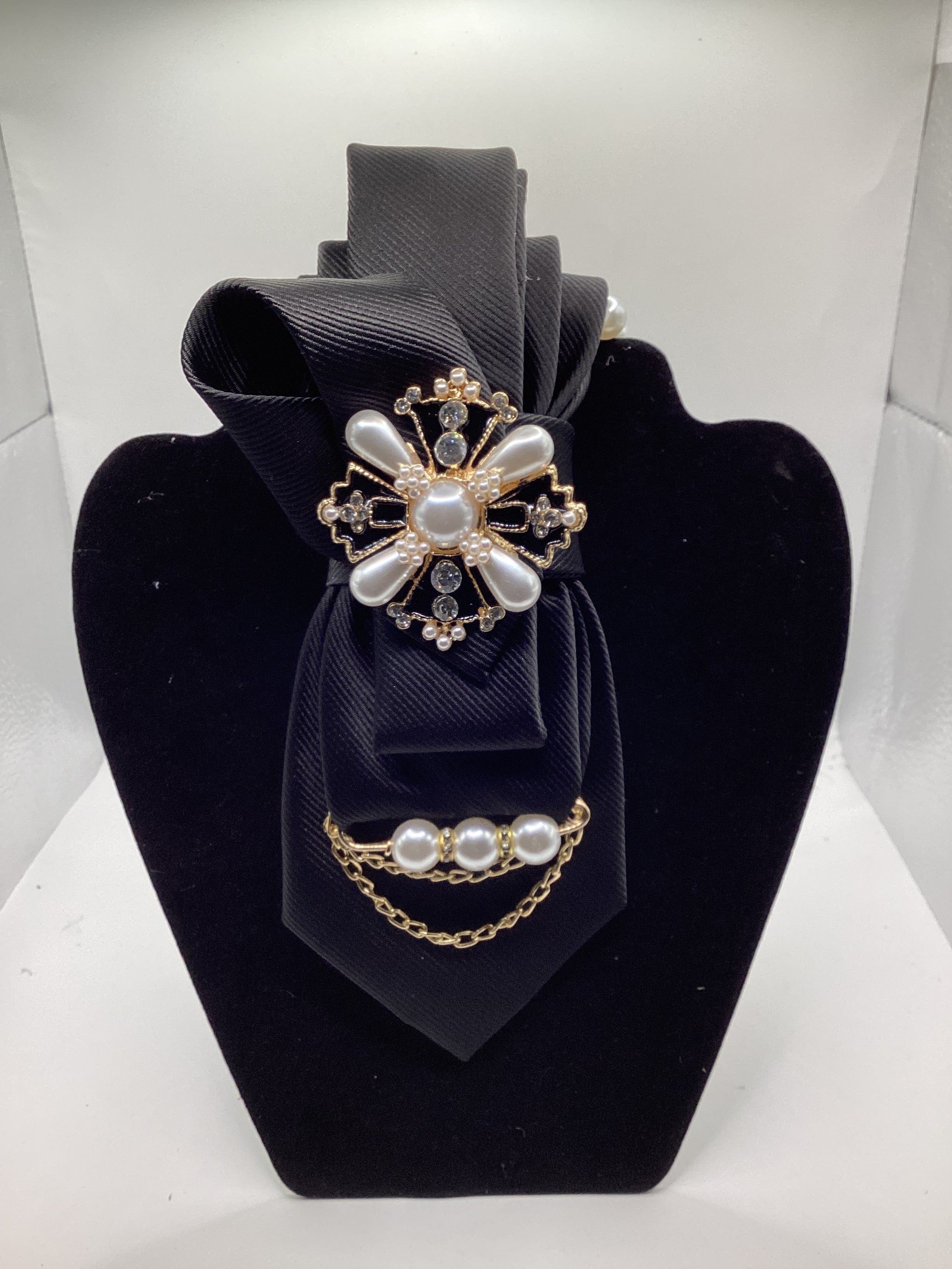 Black Pearl Statement Tie