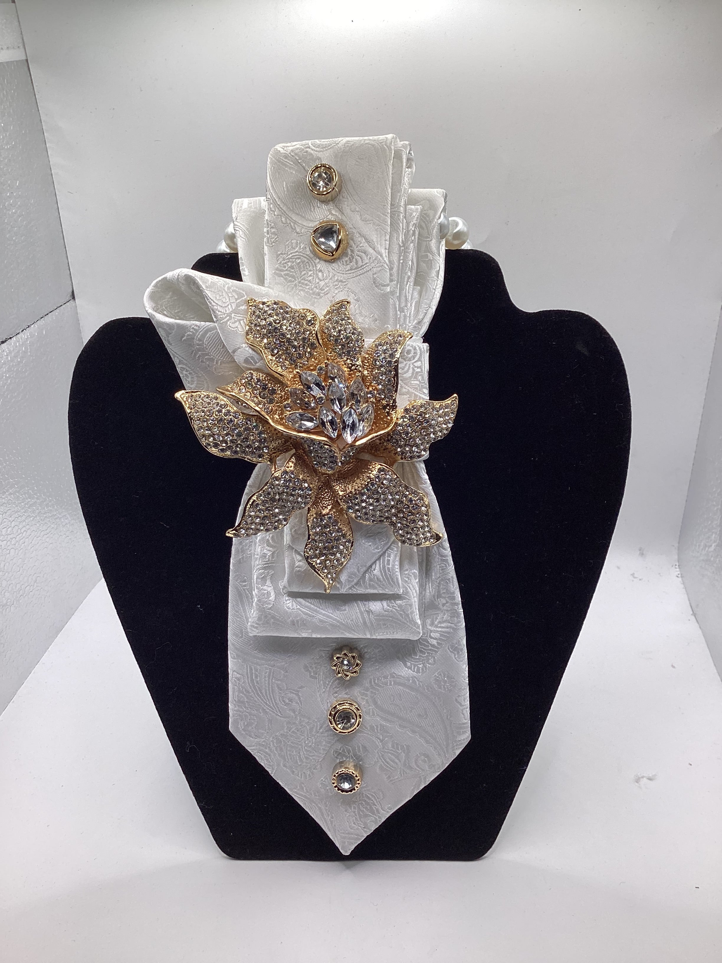 White Grace Luxe Statement Tie – Pearl Elegance Collection