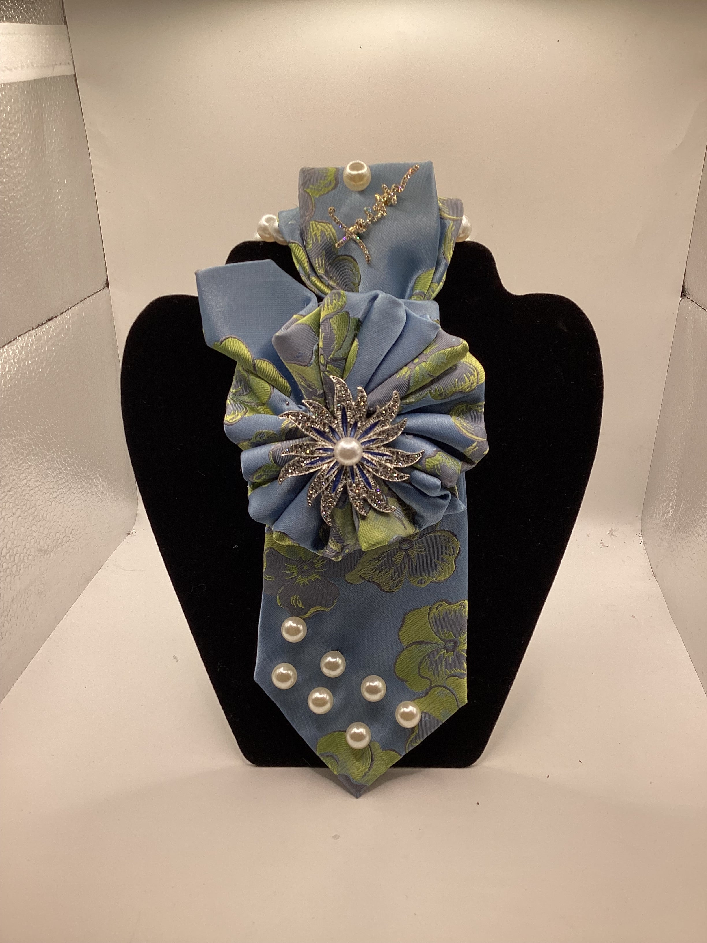 Sky Blossom Pearl Statement Tie – Grace in Bloom Collection