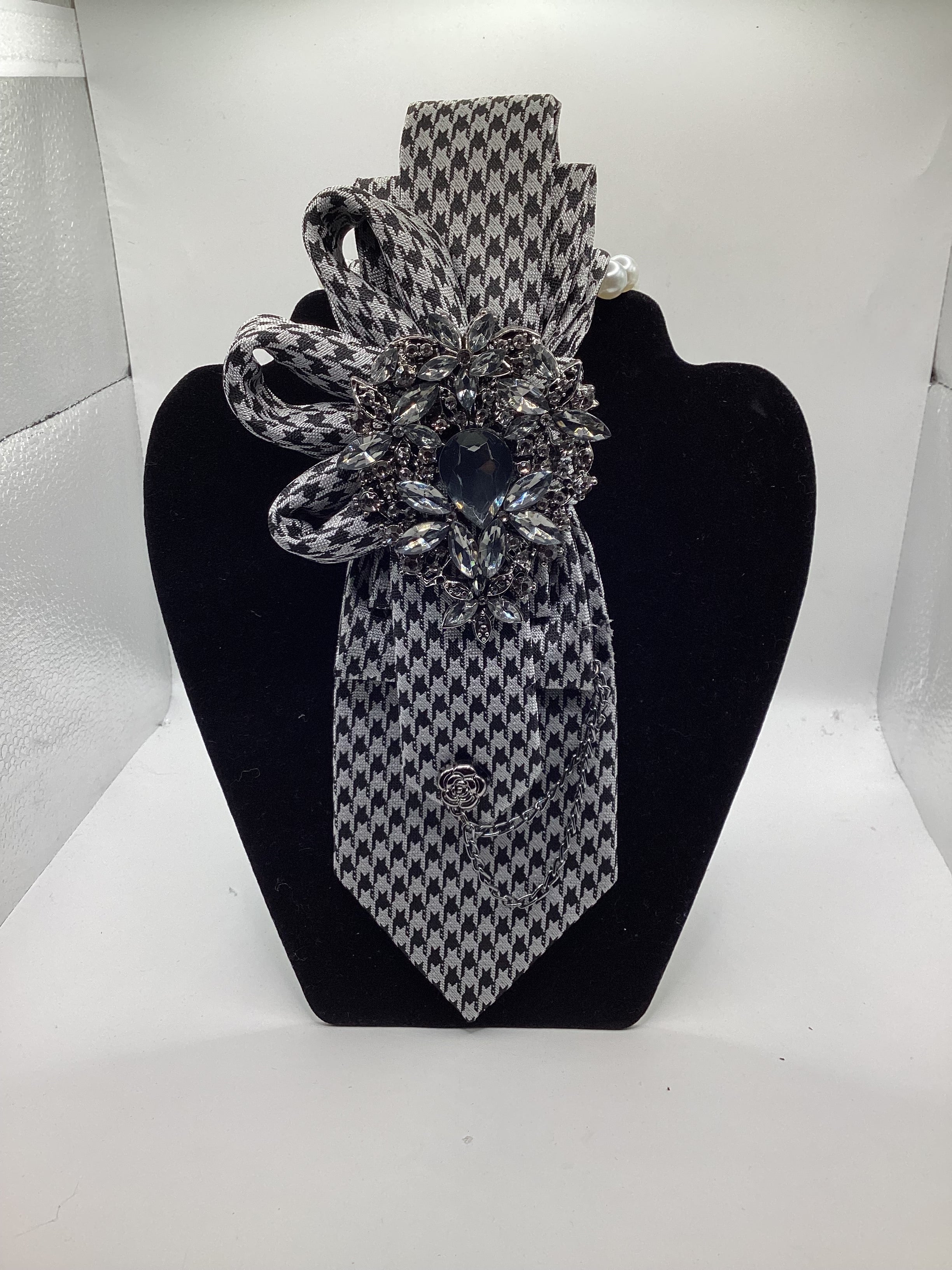 Midnight Houndstooth Crystal Statement Tie – Timeless Elegance Collection