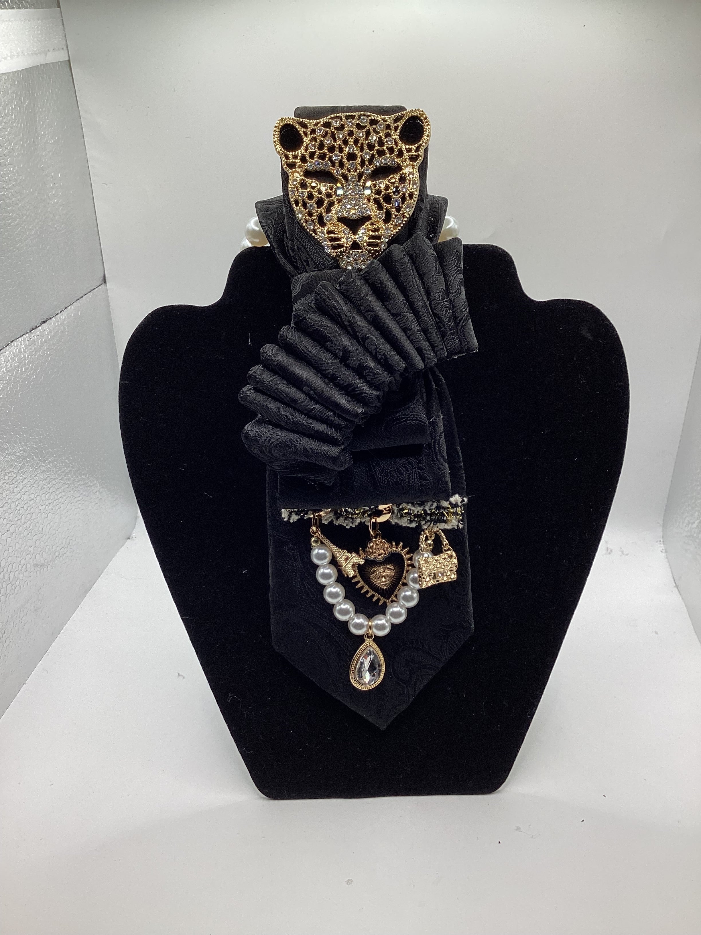 Midnight Luxe Leopard Statement Tie – Gold Pearl Couture Edition