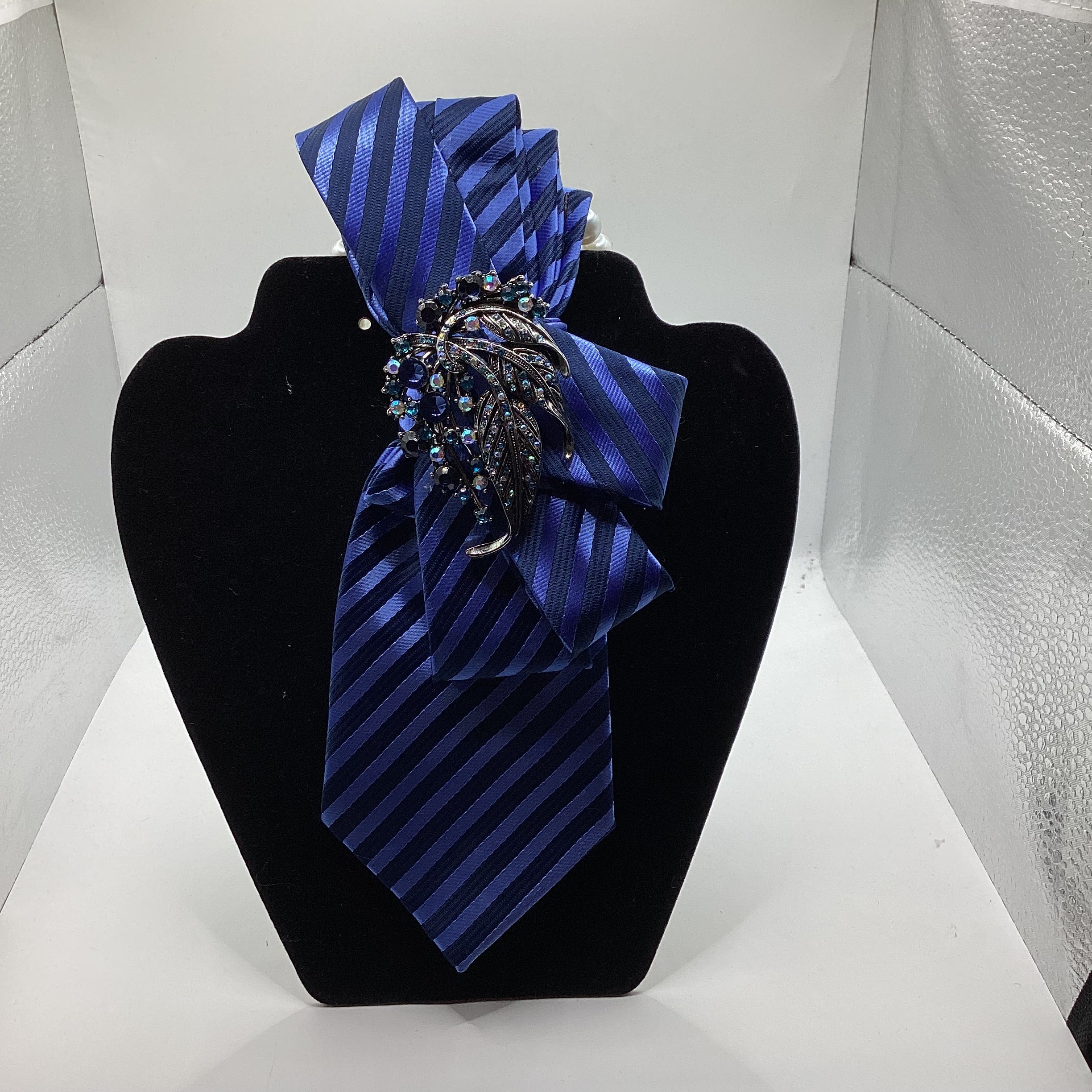 Moonlit Sapphire Tie