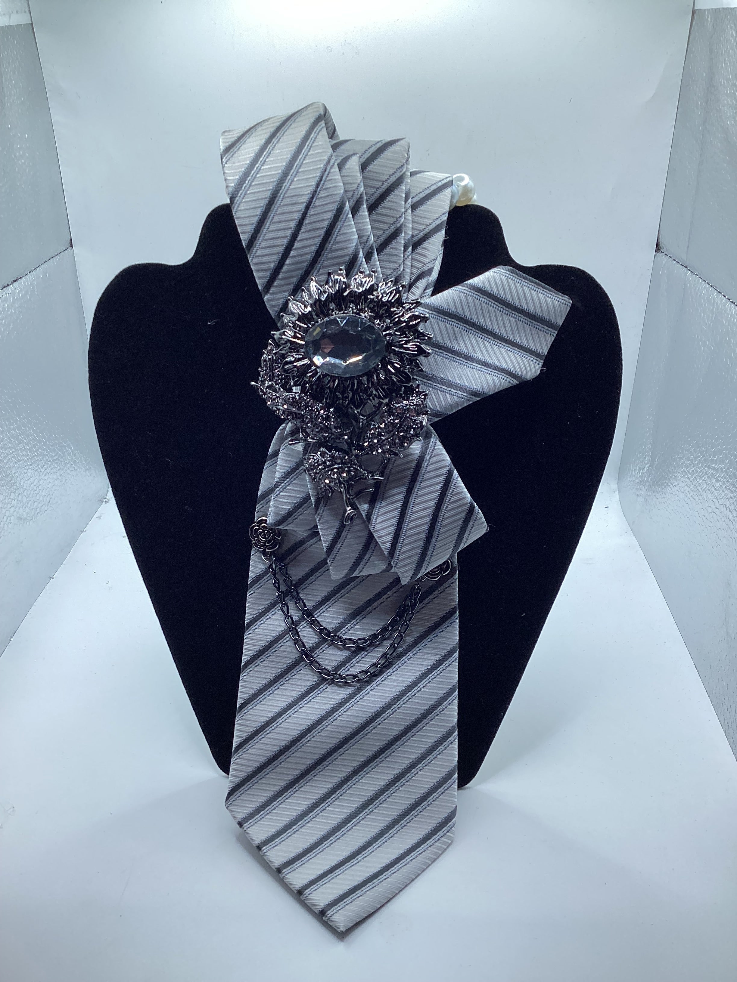 Serenity Crystal Tie