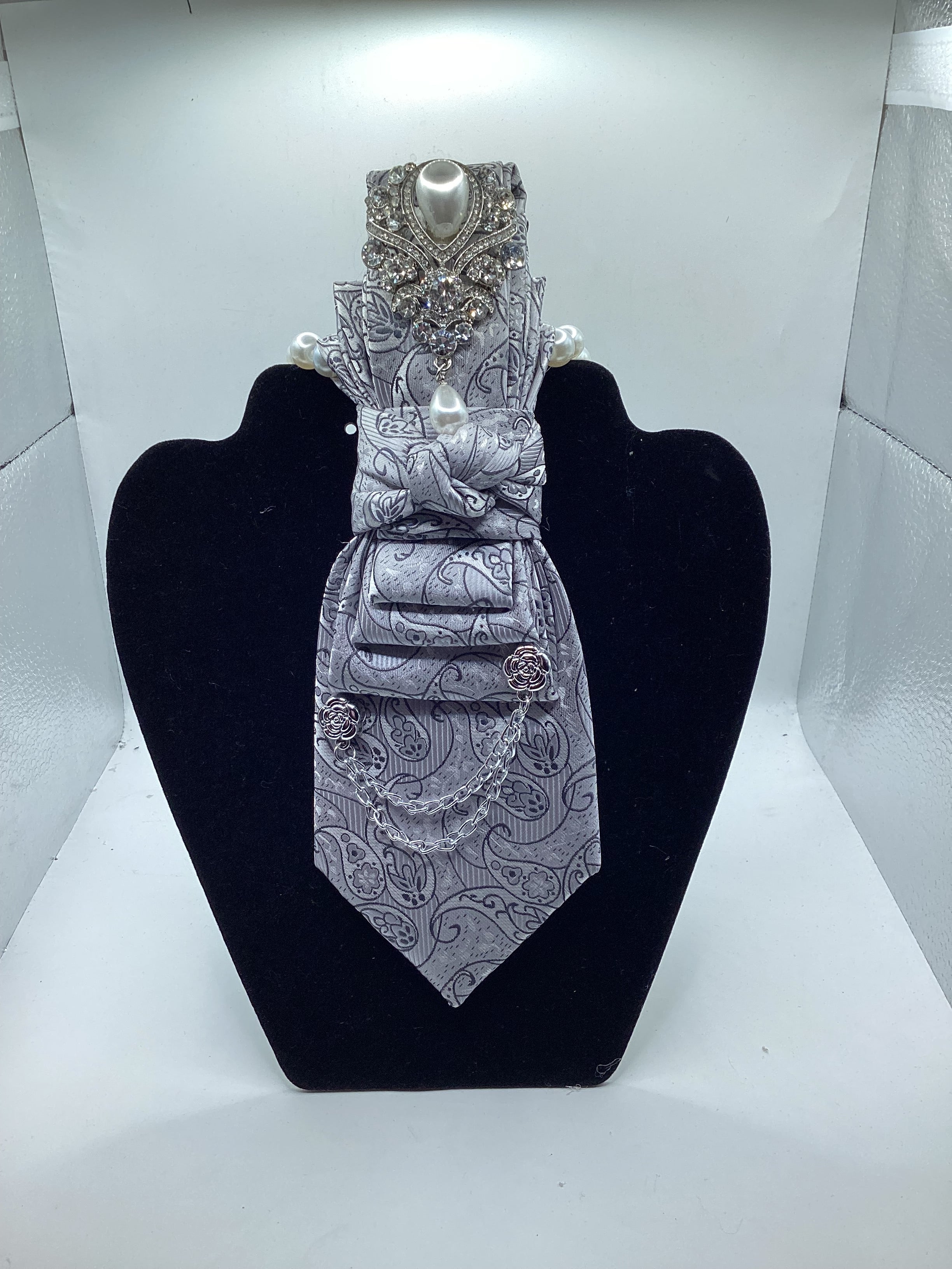 Silver Pearl Paisley Knot Tie