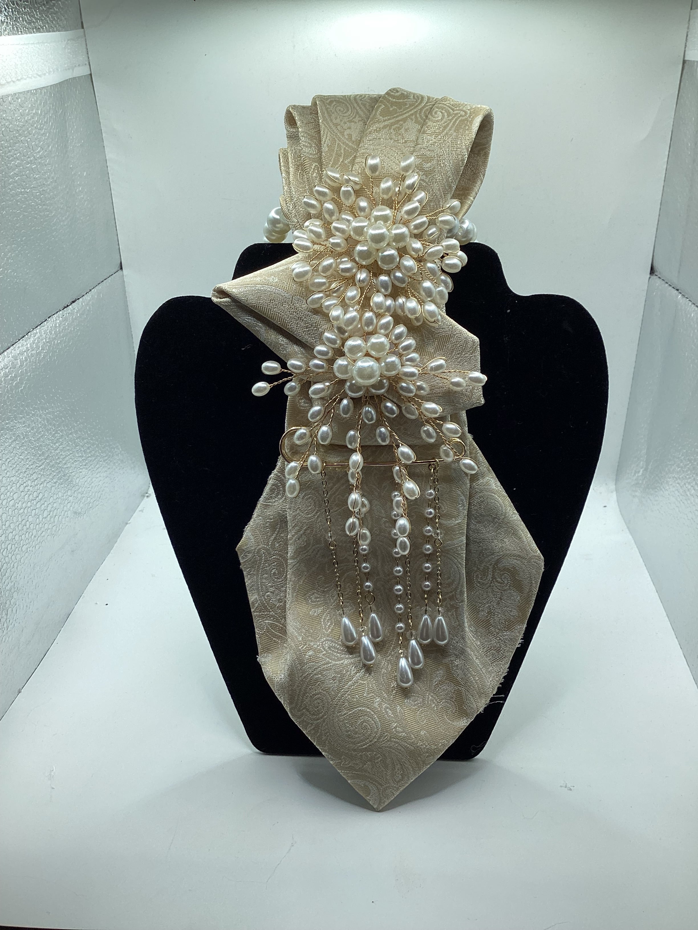 Pearl Cascade Elegance Statement Tie