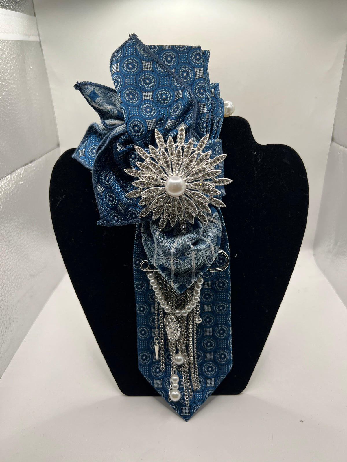 Sapphire Pearl Royale Statement Tie