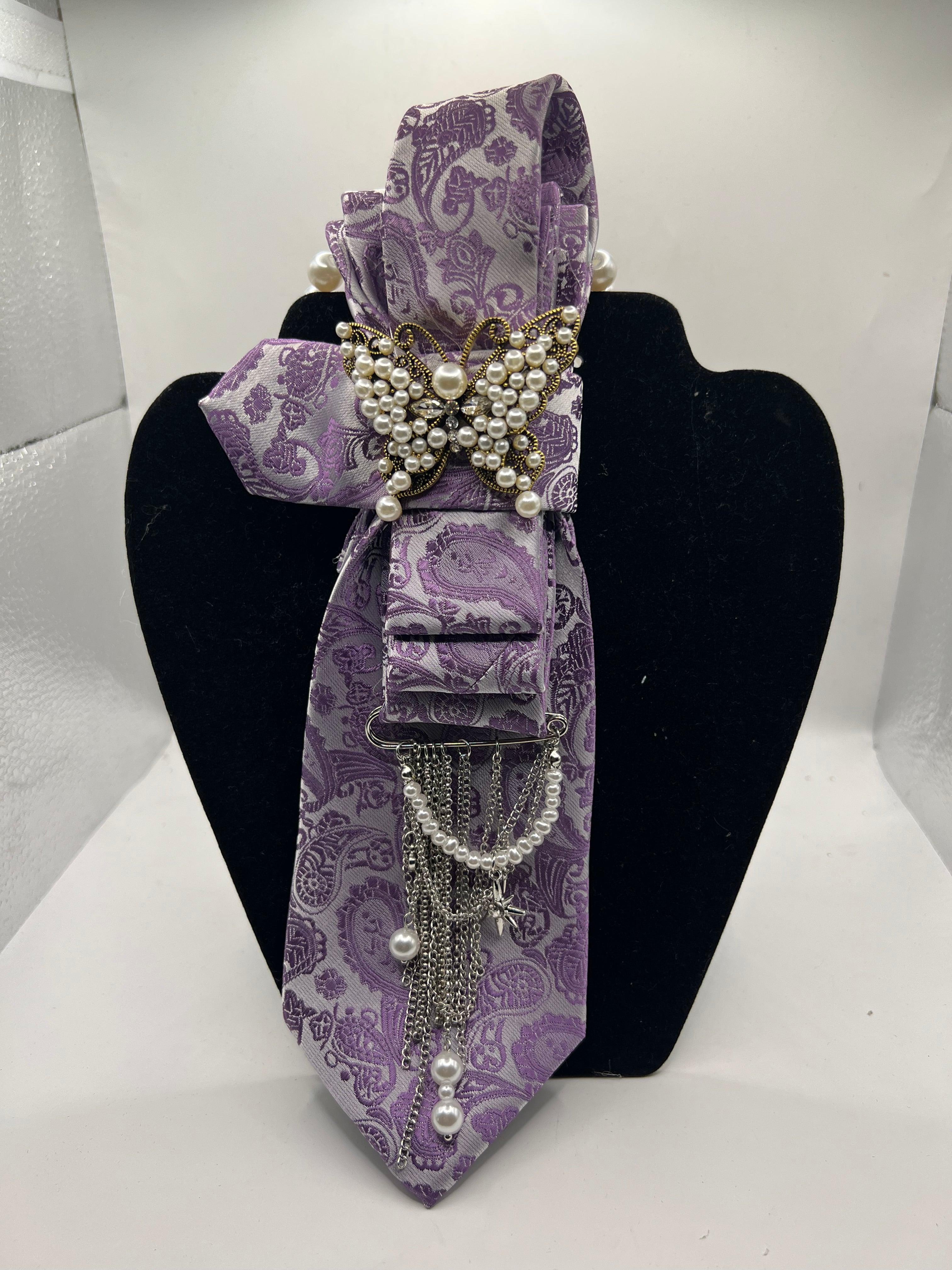 Lavender Pearl Butterfly Statement Tie – Elegant Paisley