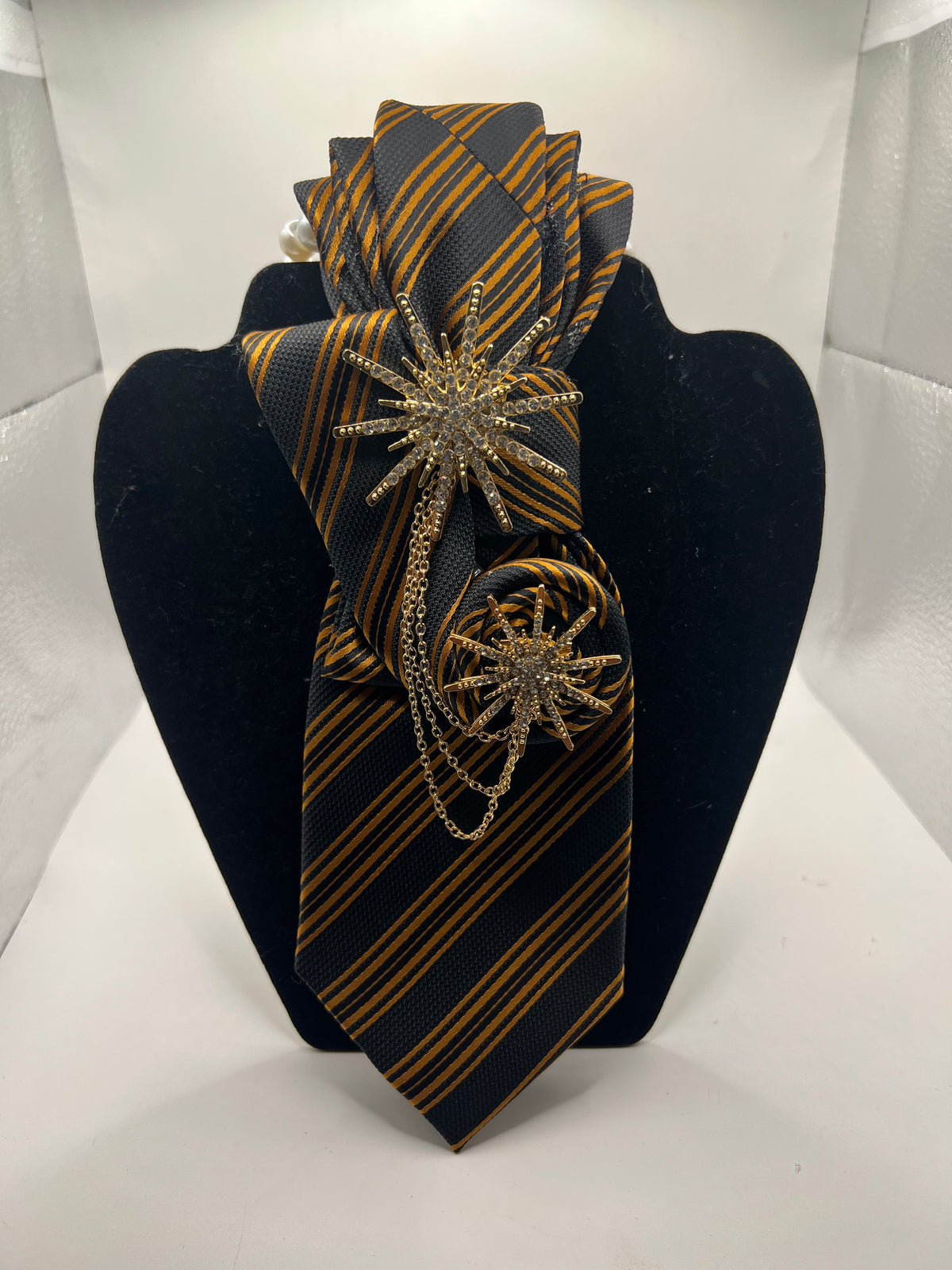 Midnight Gold Luxe – Sophisticated Statement Neckwear